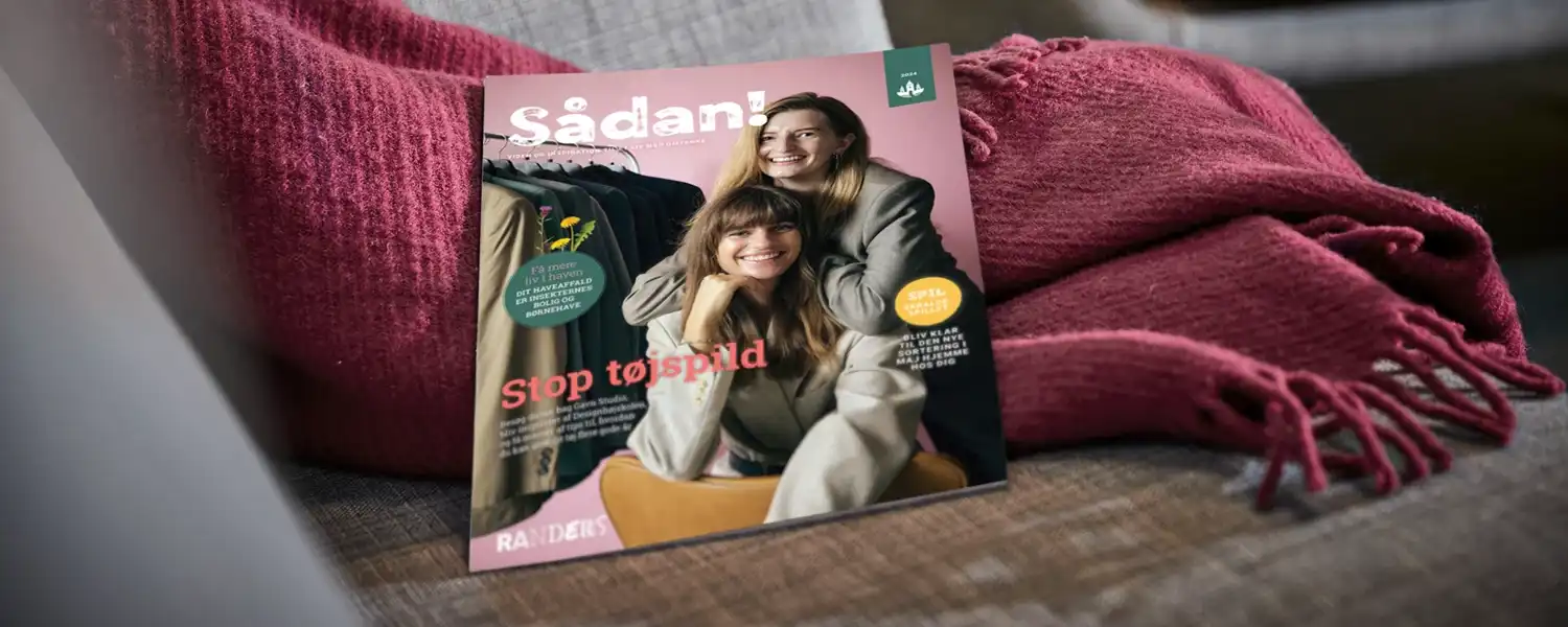 Sådan magasin ligger på rødt tæppe i sofastol