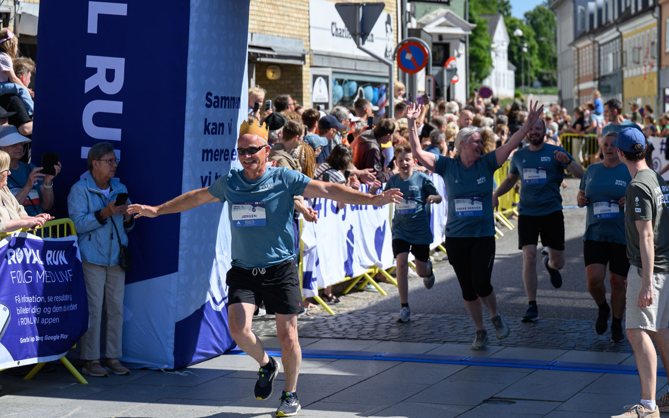 Løber krydser målstregen ved Royal Run 2026