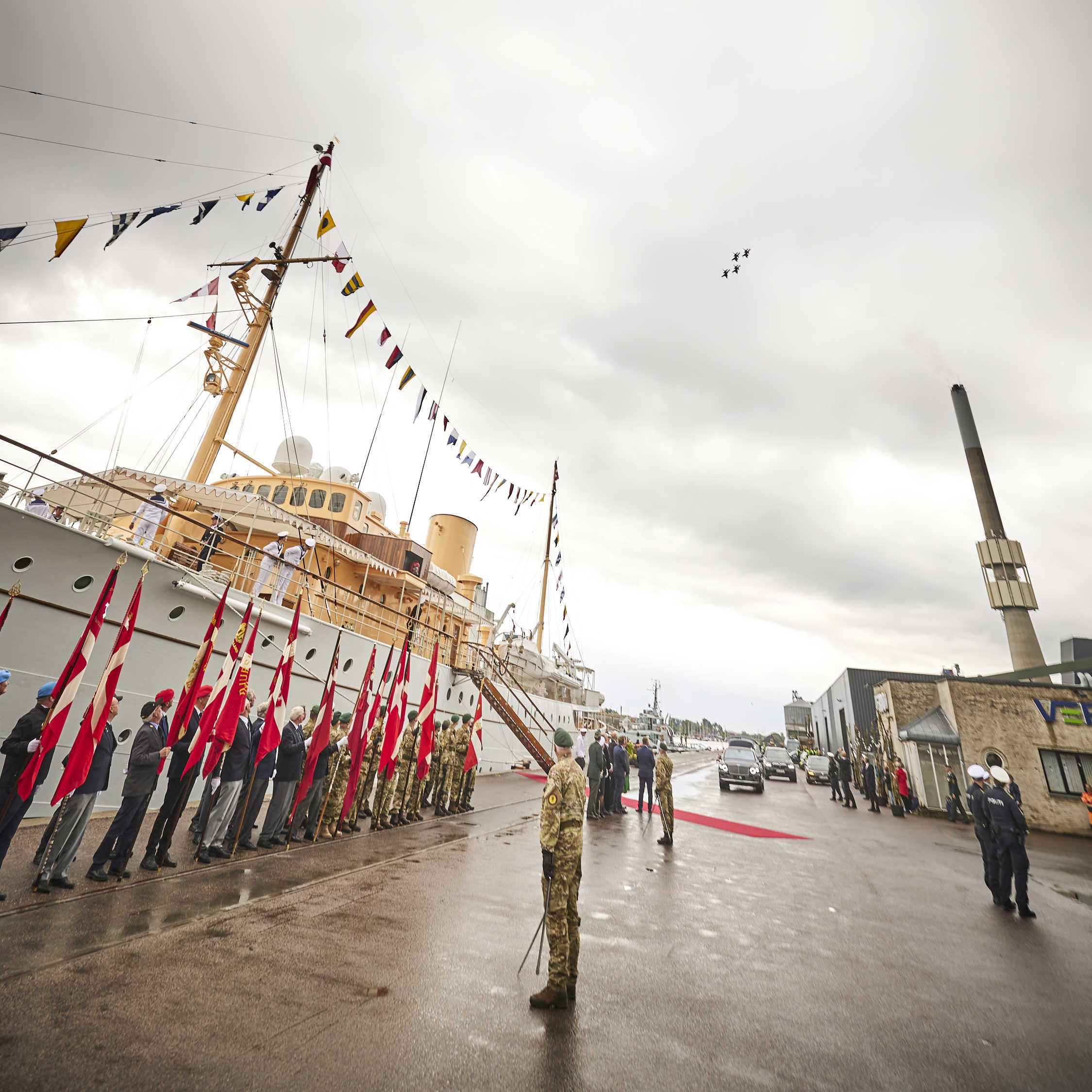 Jagerfly over havnen i anledning af Dronning Margrethe 2.'s besøg