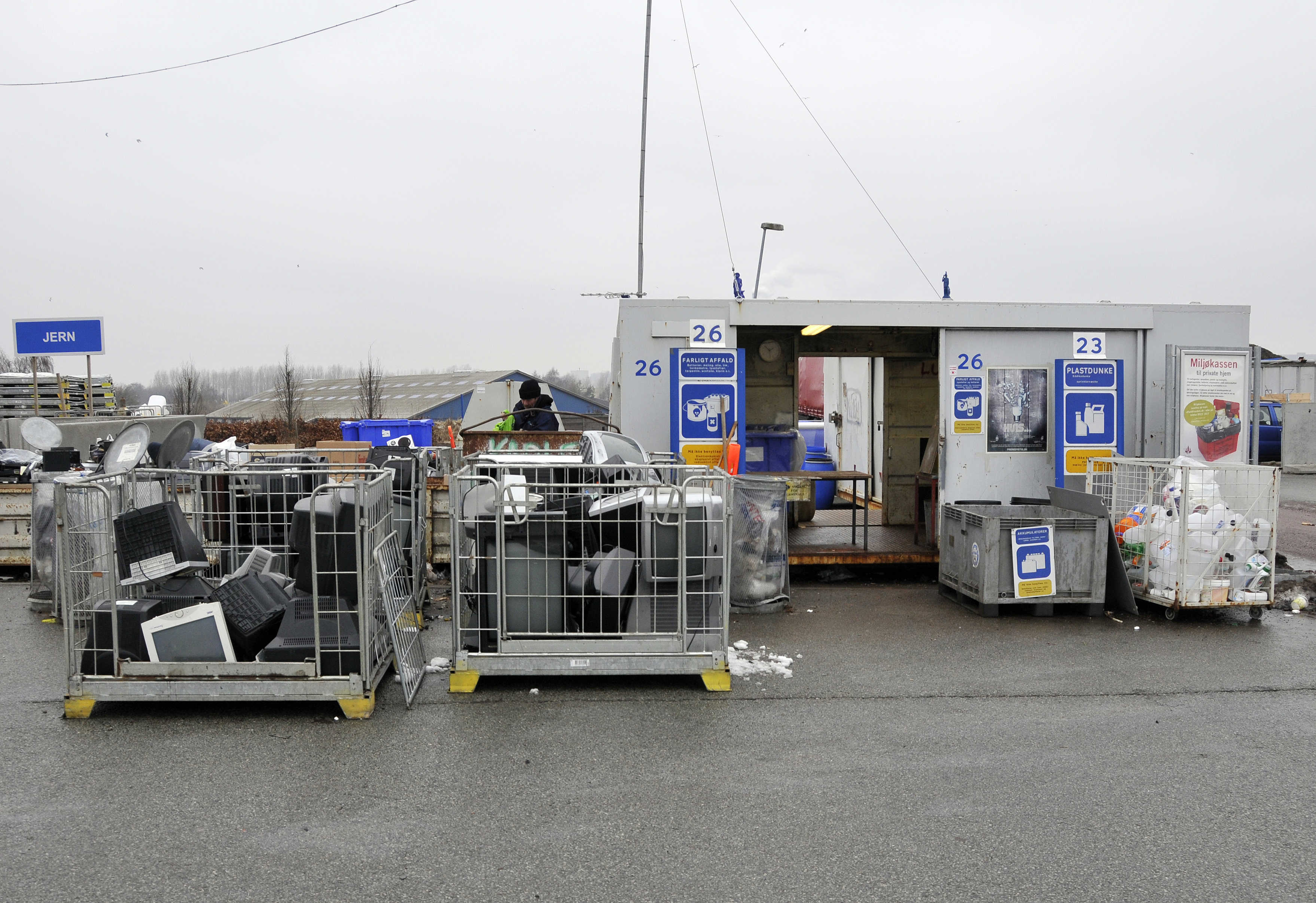 Bure med affald på genbrugspladsen