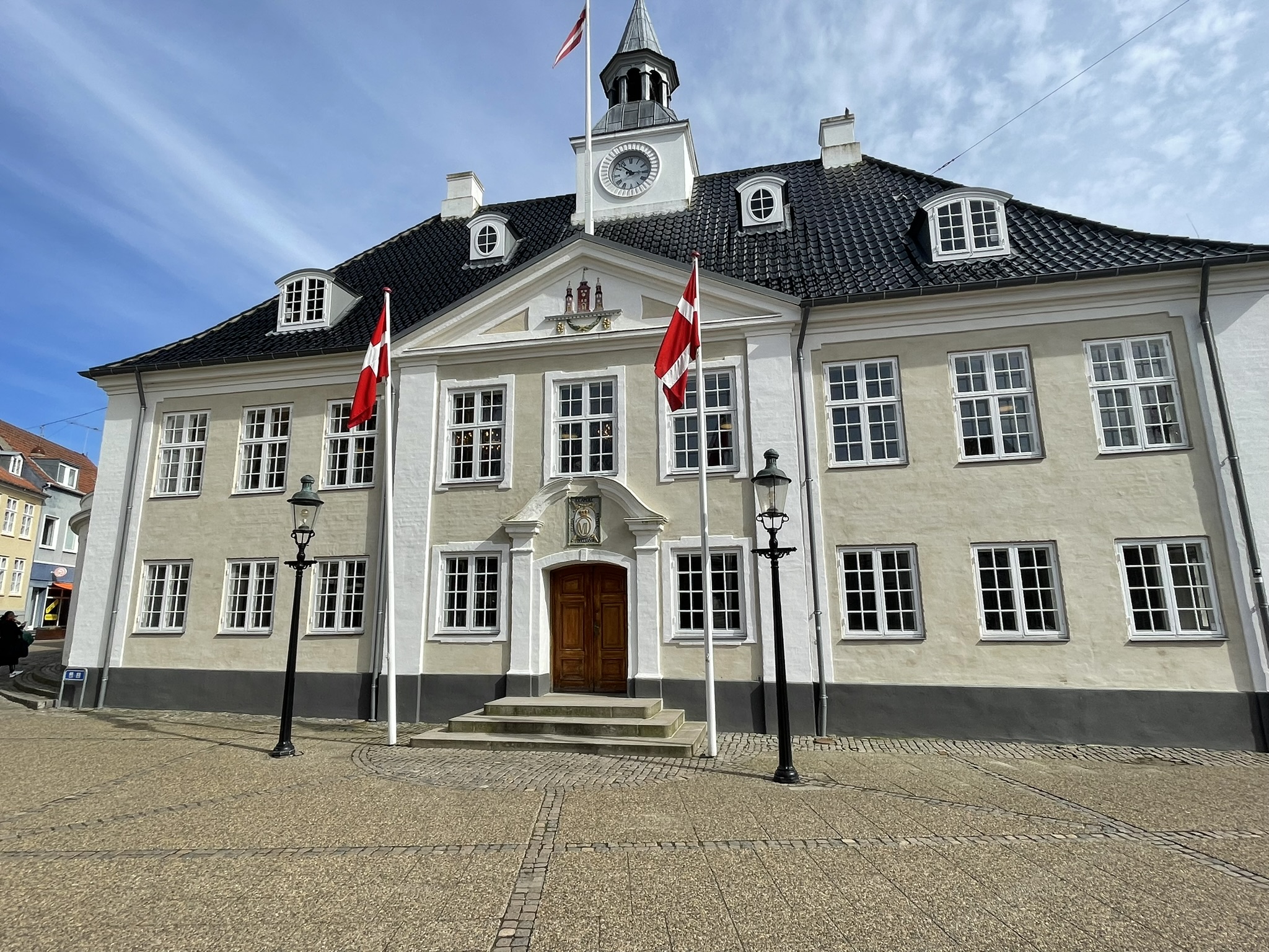 Flagene var hejst på Det Gamle Rådhus i forbindelse med markeringen af det nye ritual.