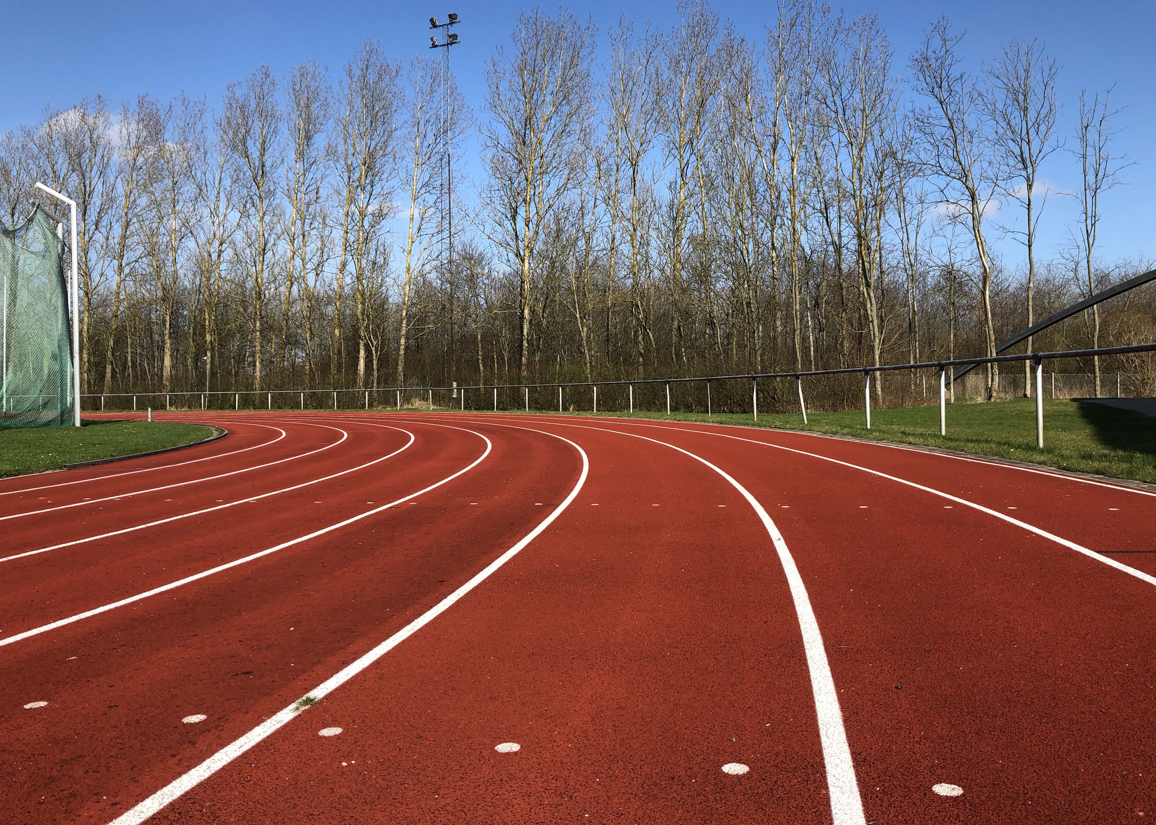 Rød løbebane atletik udendørs